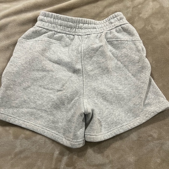 Lululemon scuba shorts - Picture 3 of 3